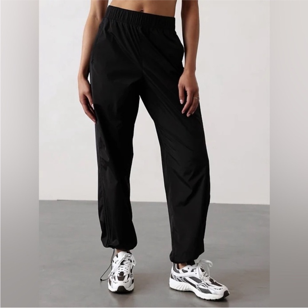 NWT ATHLETA RISE PANT PANTALON, Size Large, Black